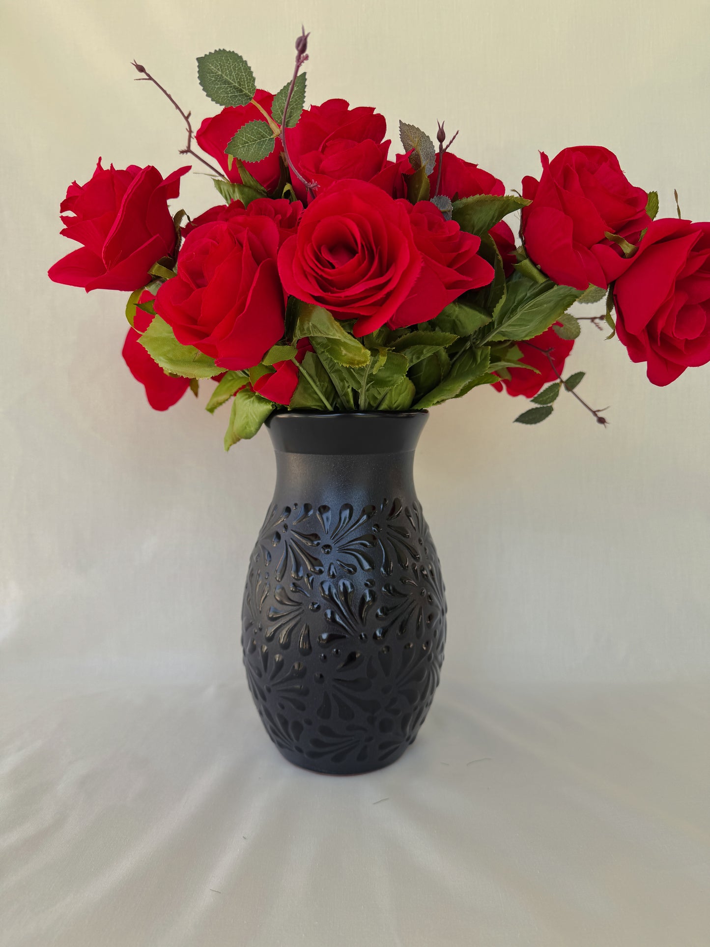 Black Boliche Vase Burst Design