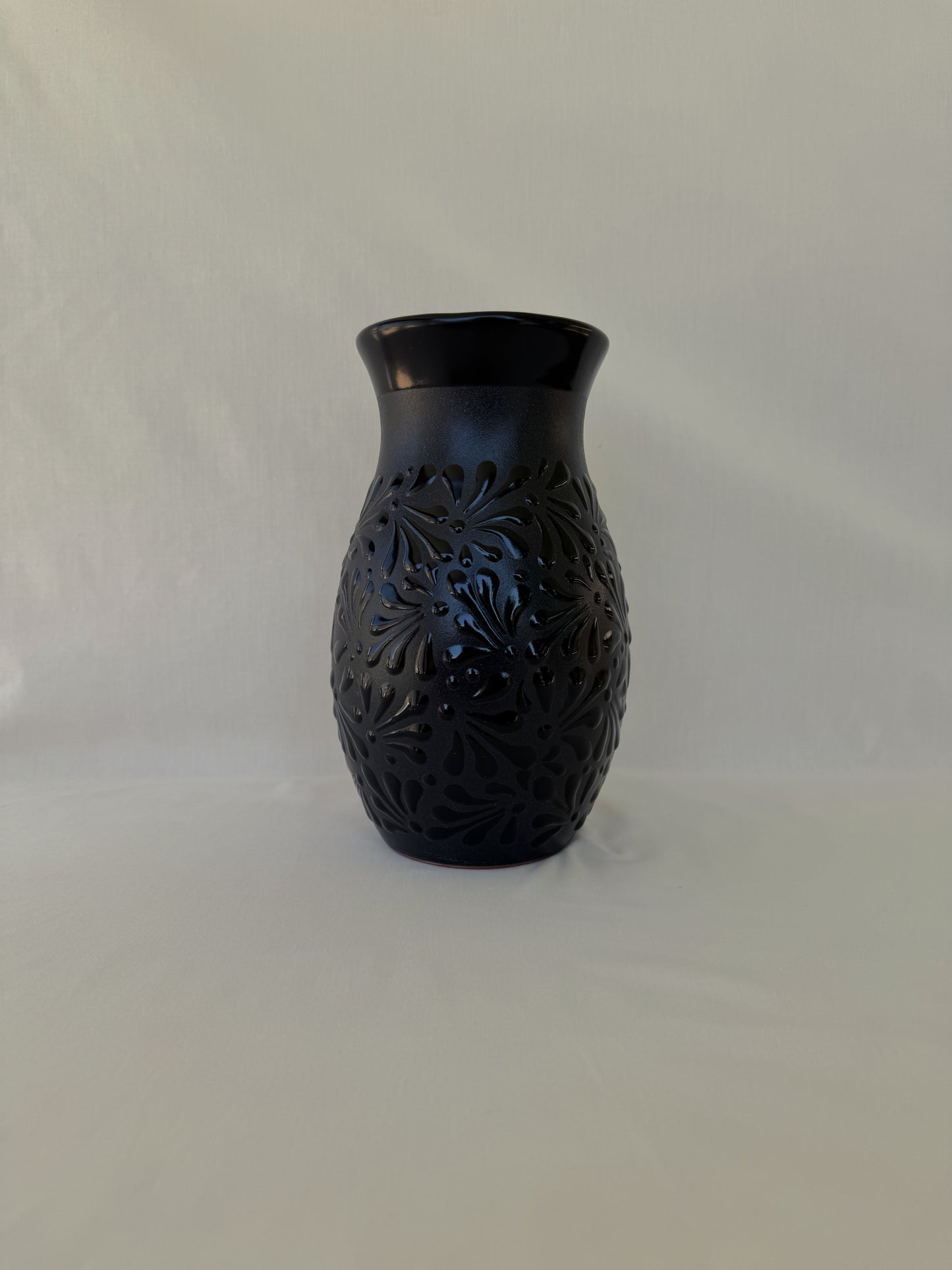 Black Boliche Vase Burst Design